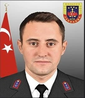 Bakan Yerlikaya: “Jandarma Uzman Çavuş Aydın Ceylan ‘Şehit Jandarma Yüzbaşı Doğan Sevinç Operasyonu’ sırasında şehit olmuştur.”
