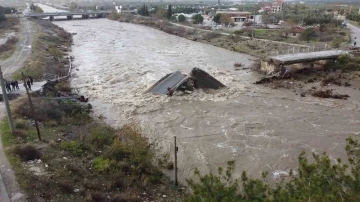 Balıkesir’de yıkılan köprü havadan görüntülendi
