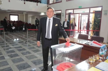 Balıkesir ticaret odası seçiminde kazanan Mehmet Çetin