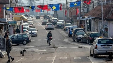 Kosova ile Sırbistan arasında sular durulmuyor