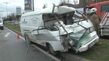 Başakşehir’de 2 ticari aracın karıştığı kazada, 2 kişi yaralandı
