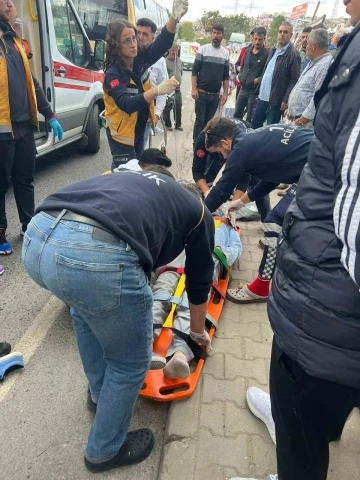 Başakşehir’de kapısı açık minibüsten düşen adam ağır yaralandı
