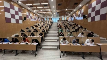 Başakşehir’de üniversite sınavına hazırlanan öğrencilere deneme sınavı
