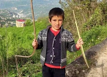Başına isabet eden yorgun mermi nedeniyle hayatını kaybeden 9 yaşındaki Kerem Can son yolculuğuna uğurlandı
