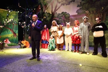 Başkan Altınok, çocuklarla birlikte Sihirli Orman’da
