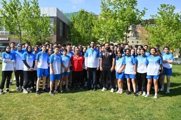 Başkan Bingöl, Tuzla Belediyesi Spor Akademisi öğrencileri ile spor yaptı
