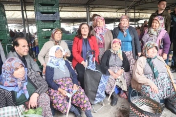 Başkan Çerçioğlu Karpuzlu pazarında vatandaşlarla buluştu
