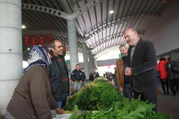 Başkan Ertürk'ten pazaryeri ve esnaf ziyareti 