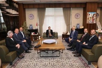 Başkan Önsay ve milletvekili adayları Vali Çelik’i ziyaret etti
