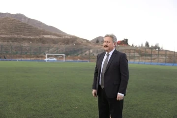 Başkan Palancıoğlu’ndan gençlere yeni futbol sahası
