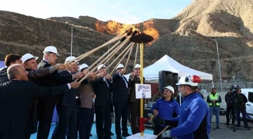 Başkan Sekmen: “Uzundere ilçemiz de doğalgaza kavuştu”
