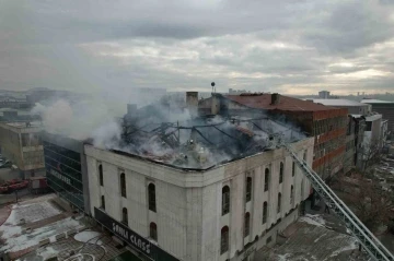 Başkentte mobilyacılar sitesinde korkutan yangın: 2 dükkan hasar gördü
