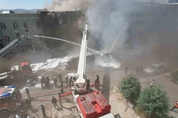 Başkentte sünger fabrikasında yangın: 1 kişi hayatını kaybetti
