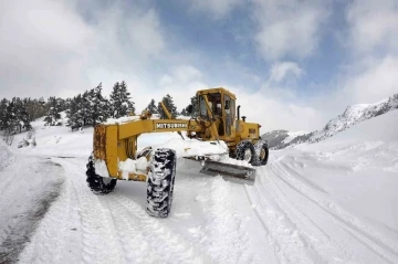 Bayburt’ta kar ve tipiden kapanan 30 köy yolu ulaşıma açıldı
