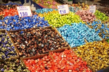 Bursa'da bayram şekerleri tezgahlardaki yerini aldı