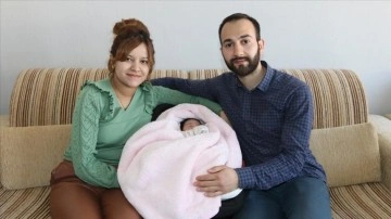 Bebekleri Karaman'da dünyaya gelen depremzede çift, buruk bir sevinç yaşıyor