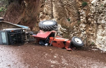 Marmaris'te belediyeye ait traktör kaza yaptı 1 yaralı
