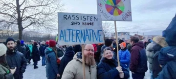 Berlin’de 100 bin kişiden ırkçılık karşıtı gösteri
