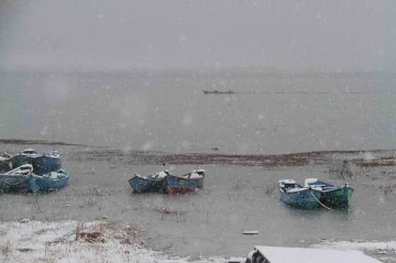 Beyşehir Gölü’nde avlanmaya “kar” molası
