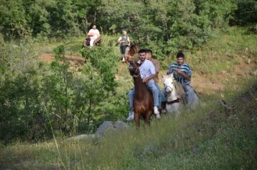 Beytüşşebap’ta atlarla trekking yapıldı
