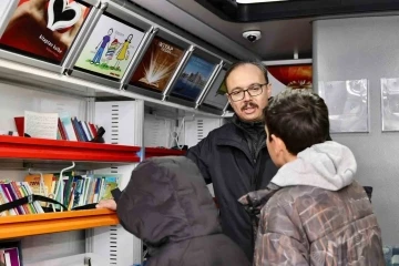 Bilecik dahil 10 şehre tahsis edilen ’Gezici Kütüphane Otobüsü’nün ilk durağı Elbistan oldu
