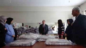 Bingöl’de depremzedeler için battaniye üretimi başladı
