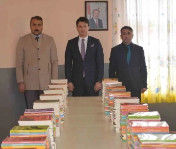 Bingöl’de köy okullarına kitap seti hediye edildi
