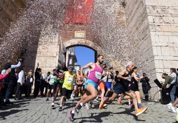 Bursa'da binlerce atlet fetih şenlikleri için koştu