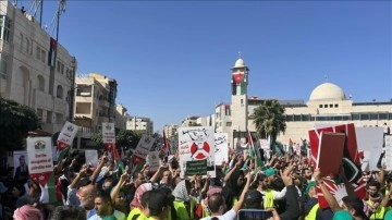 Binlerce Ürdünlü, İsrail Büyükelçiliği önünde "Gazze ile dayanışma" gösterisi düzenledi