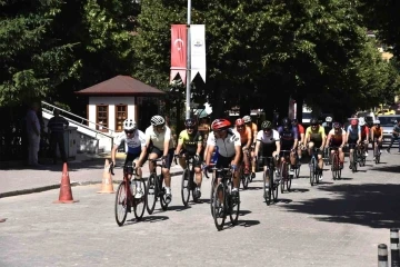 Bisikletçiler, doğal ve tarihi güzellikleri ile dikkat çeken Kastamonu’yu gezdi
