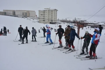 Bitlis’te kayak sezonu açıldı
