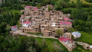 Bitlis'teki tarihi taş evler doğaseverlerin gözde rotalarından biri oldu
