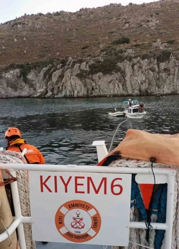 Bodrum Akyarlar açıklarında arızalanan tekneyi KIYEM ekipleri kurtardı
