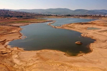 Bodrum’un suyunu karşılayan Mumcular Barajı’nda su bitti
