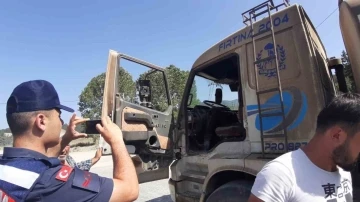Bolu’da dorseden çıkan tahta parçası kamyon sürücüsüne çarptı
