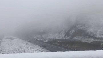Bolu Dağı’nda sis ve karla karışık yağmur etkili oluyor

