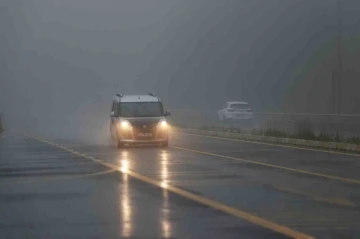 Bolu Dağı’nda sis ve sağanak yağış etkili oluyor
