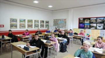 Bosna Hersek'teki 4 bin nüfuslu kasabanın tek okulunda öğrenciler 