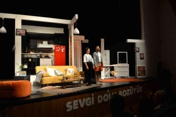 Bozüyük Belediye Tiyatrosu “Ayrılık” ile sahnede

