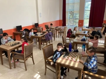BŞEÜ’de 8 yaş altı çocuklar için satranç kursları başladı
