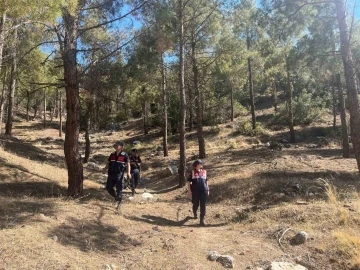 Burdur’da jandarma ekipleri yangınlara karşı ormanlarda devriye atıyor
