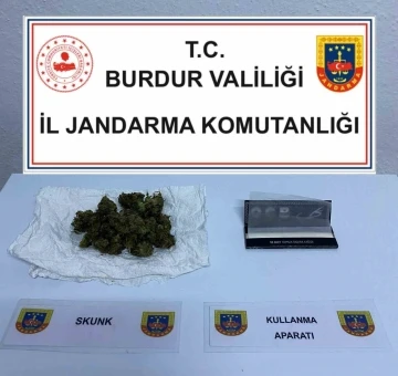 Burdur’da jandarma ekiplerinin kaçakçılık operasyonunda çok sayıda uyuşturucu madde ele geçirildi
