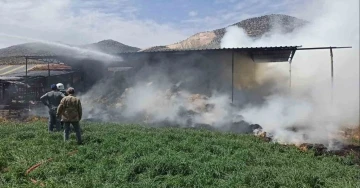 Burdur’da kaynak makinesinden çıkan yangında bin saman balyası yandı: 1 yaralı
