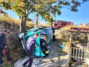 Burdur’da kontrolden çıkan otomobil evin bahçesine uçtu: 1 yaralı
