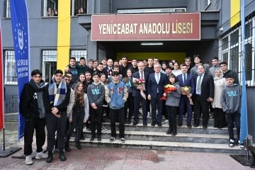 Bursa Büyükşehir Belediye Başkanı Aktaş tecrübelerini lise öğrencileriyle paylaştı