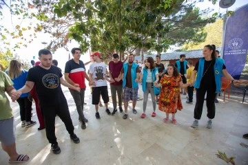 Bursa Büyükşehir Belediyesi  özel gereksinimli çocuk ve gençleri deniz kampında buluşturdu