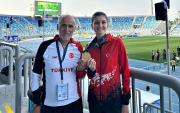 Bursa Büyükşehir Belediyespor oyuncusu Pelinsu Şahin,  Akdeniz Oyunları şampiyonu