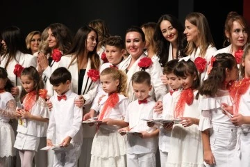 Bursa’da 100 Cumhuriyet Kadınından 100. Yıla özel konser