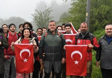 Bursa'da 19 Mayıs’ı Uludağ’da yürüyüş yaparak kutladılar
