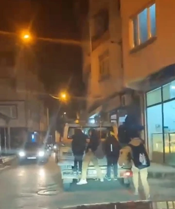 Bursa’da çocukların tehlikeli yolcuğu kamerada